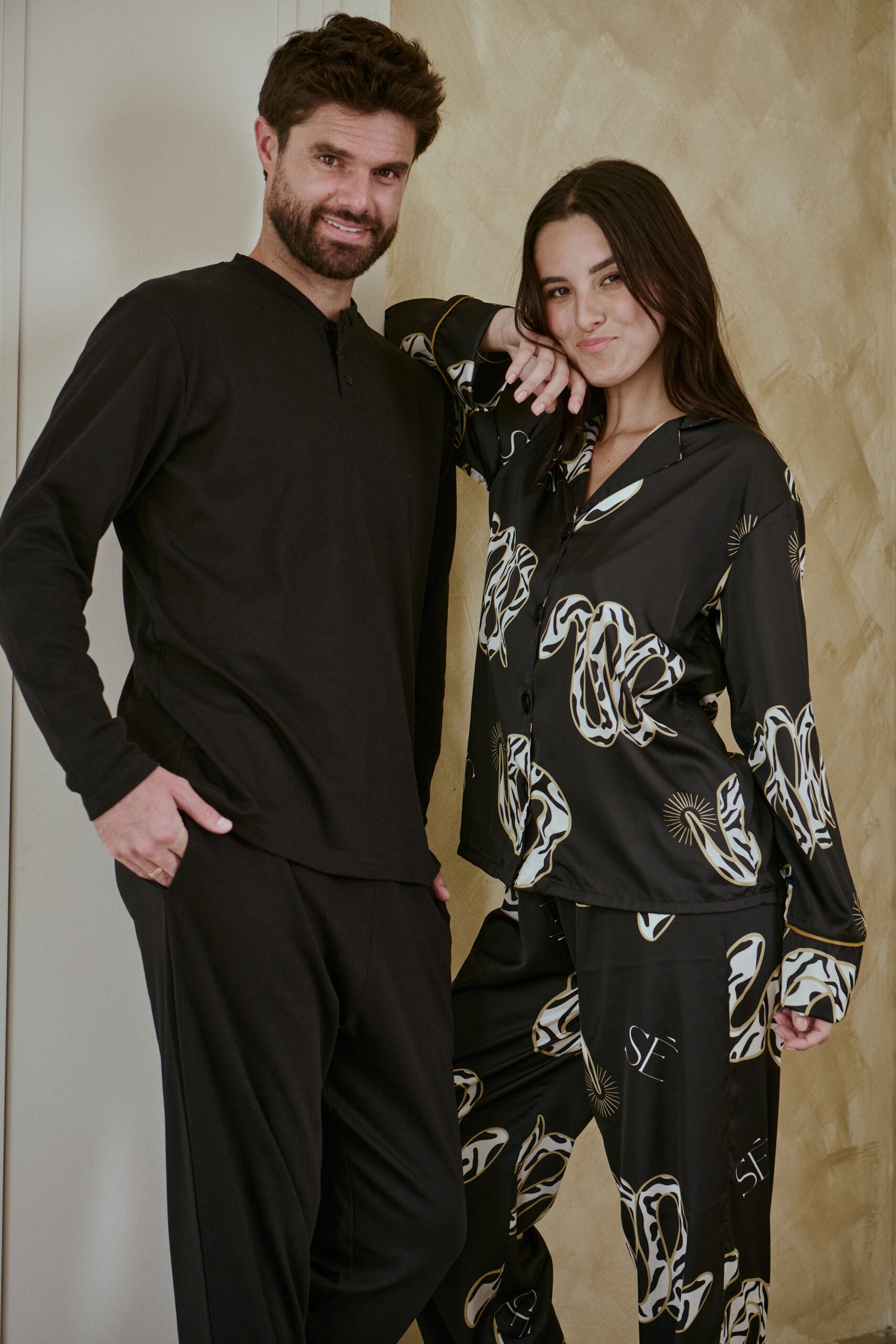 Silky Snake Black