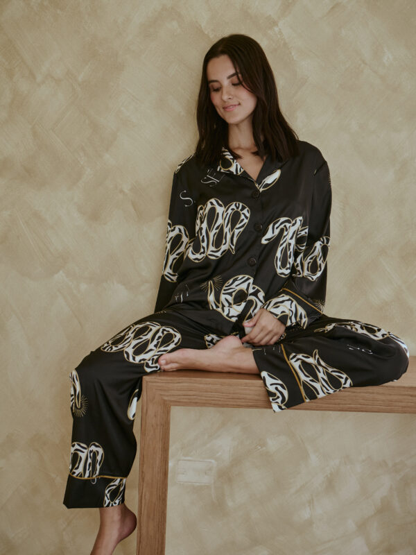 Deep Silky Snake Black